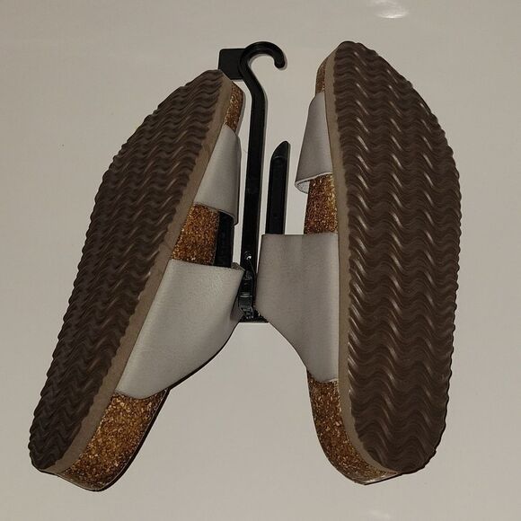 Time and Tru Women’s Footbed Sandals Metallic Silver Size 10 - Picture 6 of 6